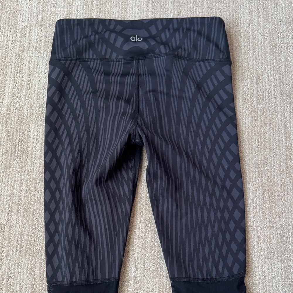Alo Yoga Womens XXS Printed Motion Mesh Panel Performance Leggings Pants - Picture 11 of 14